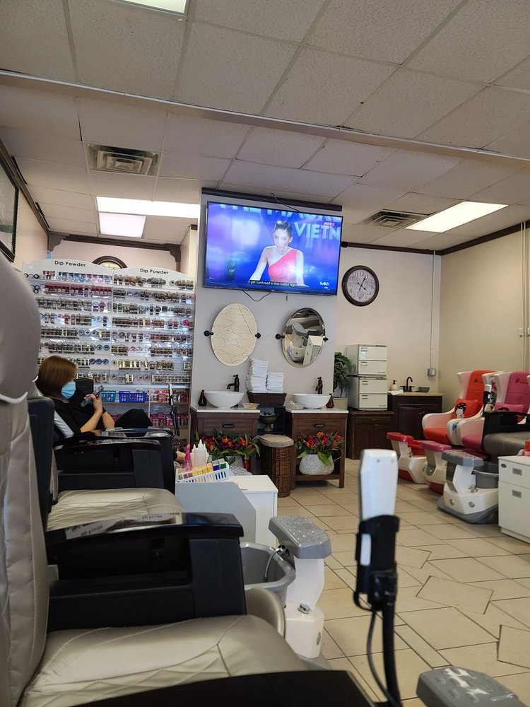 T Q Nail Salon 1100 E Walnut Ave ste 6, Dalton, GA 30721, USA